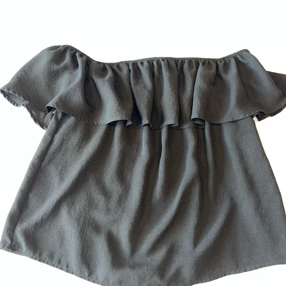 Off-Shoulder Ruffle Top - Picture 2 of 3